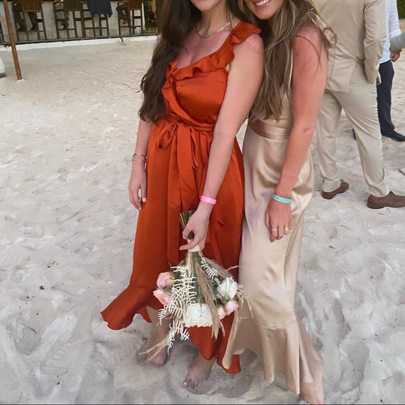 Show me your Mumu Samantha Ruffle in burnt orange worn once! Small - Picture 3 of 4